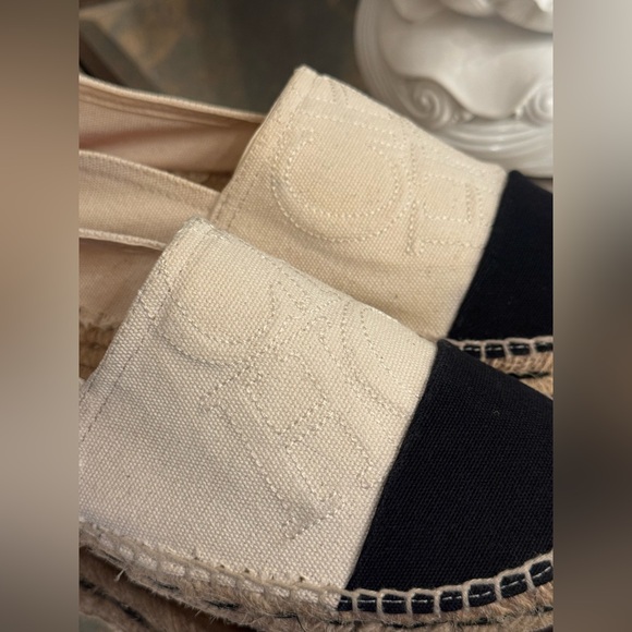 Carolina Herrera Black and Cream Espadrilles - Picture 4 of 10